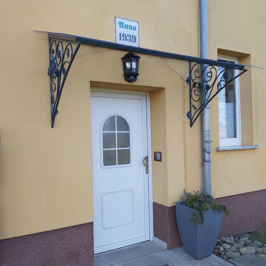 Gelbes Haus Seenland Ferienwohnungen Xl Elsterheide Экстерьер фото