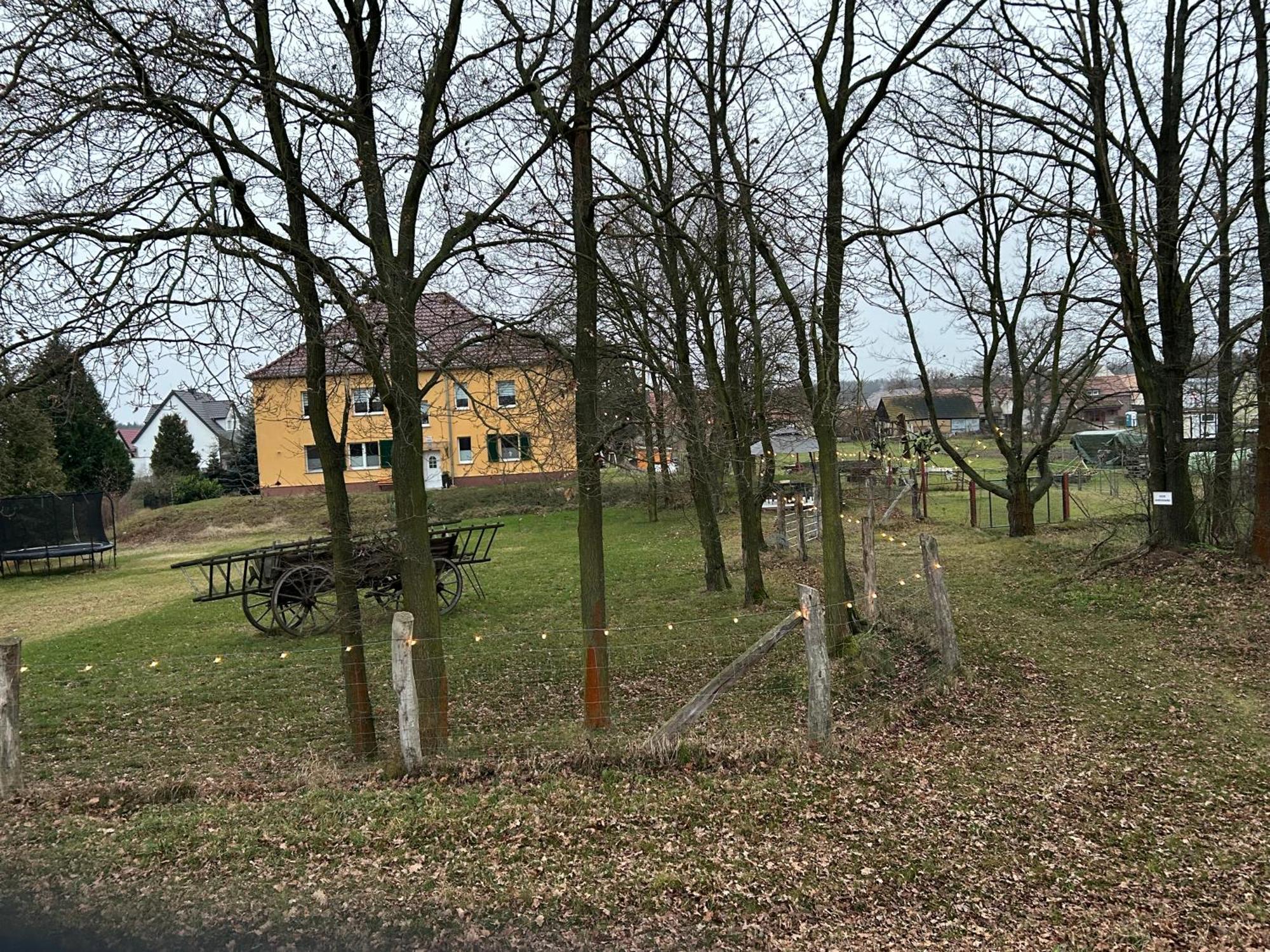 Gelbes Haus Seenland Ferienwohnungen Xl Elsterheide Экстерьер фото