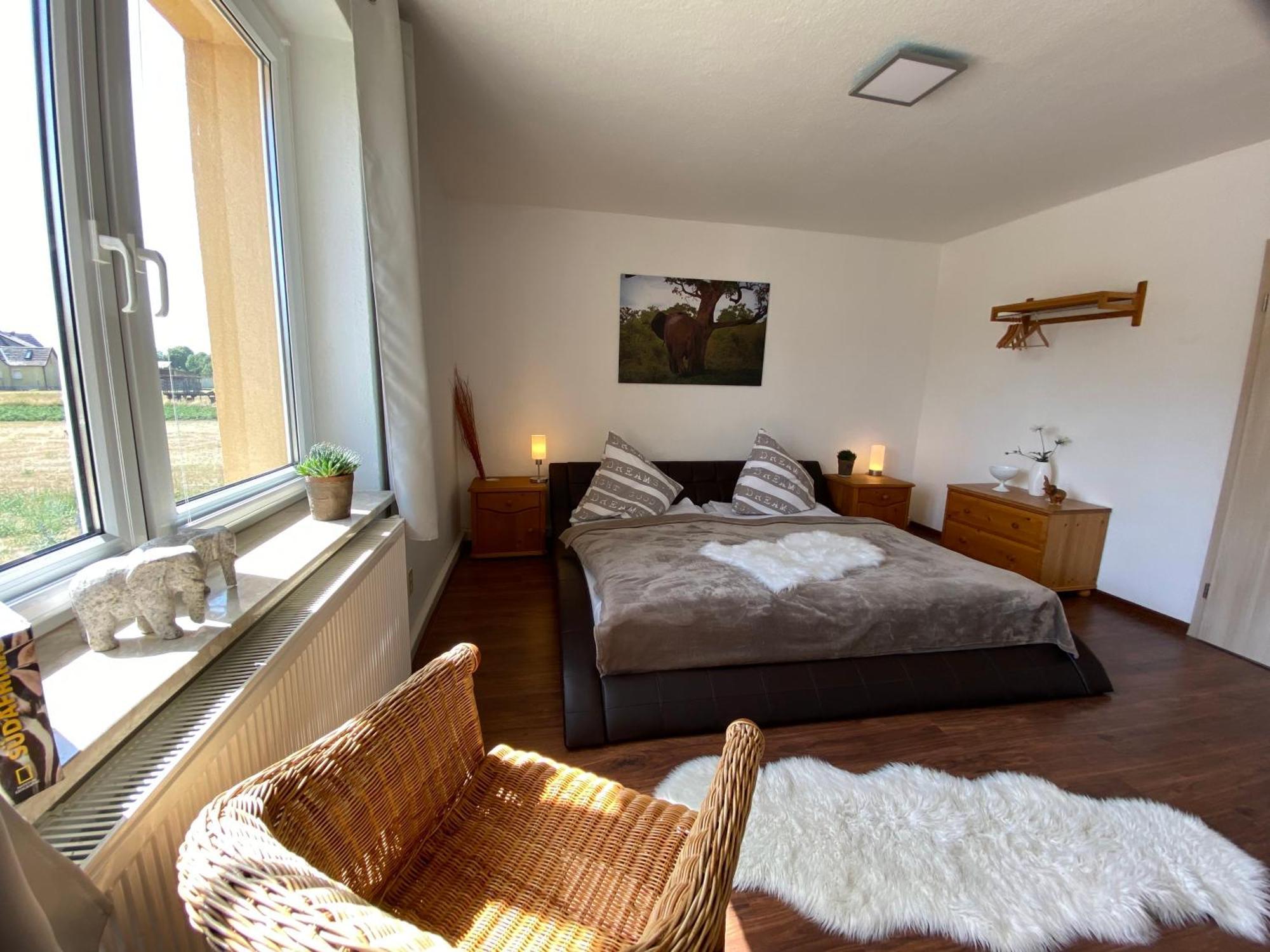 Gelbes Haus Seenland Ferienwohnungen Xl Elsterheide Экстерьер фото